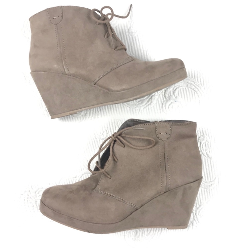 MERONA Side Zip Lace-up Faux Suede Tan Wedge Ankle Booties Sz 9